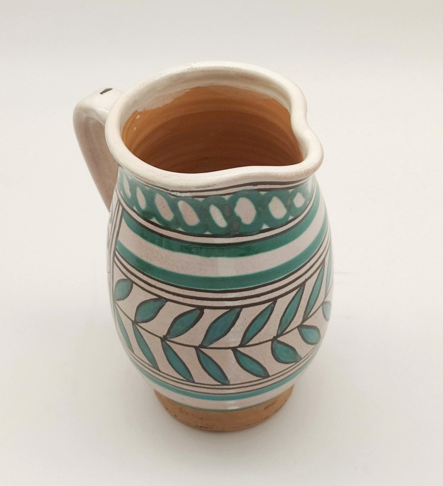 Trilobed pitcher