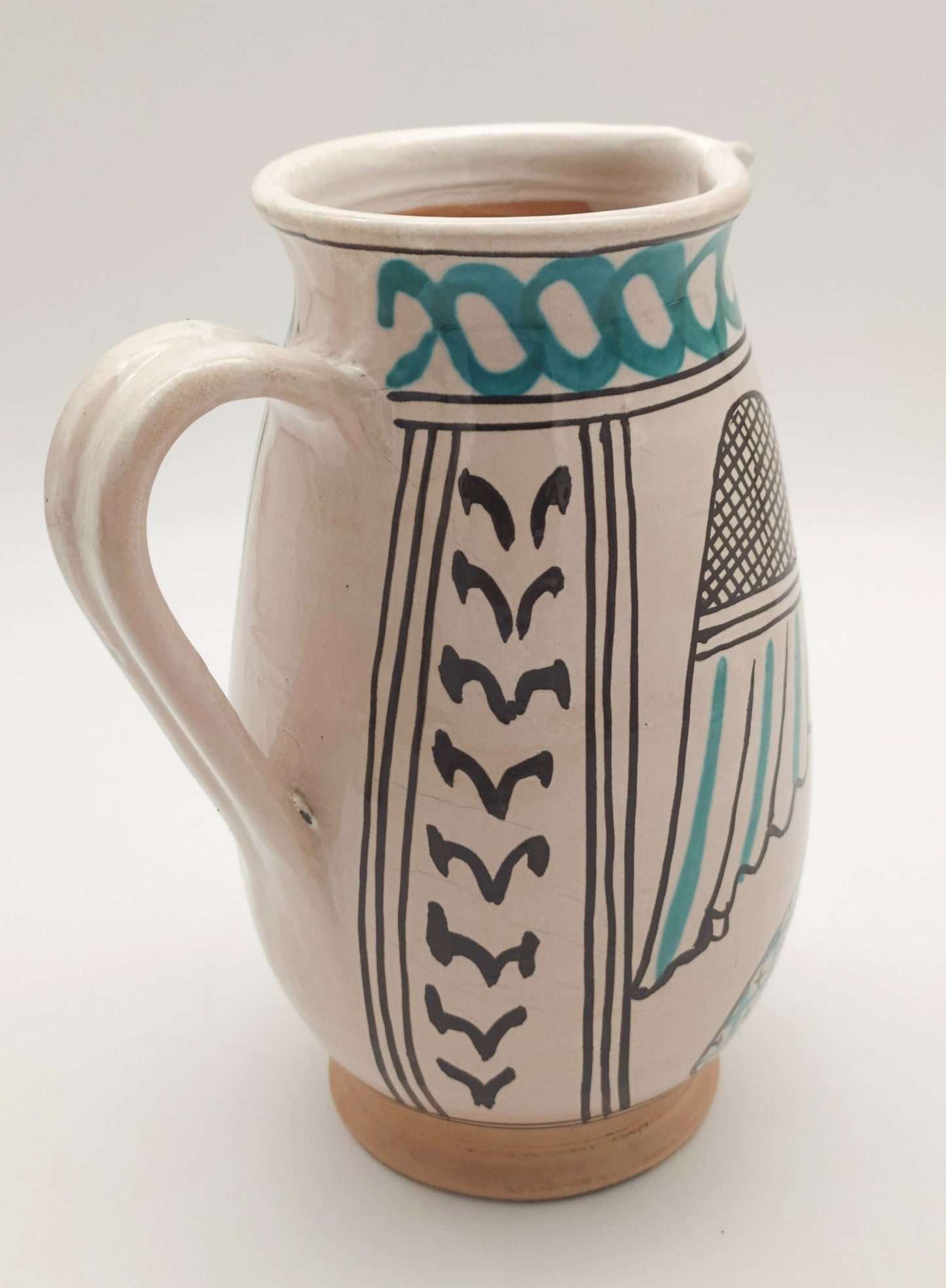 Trilobed pitcher