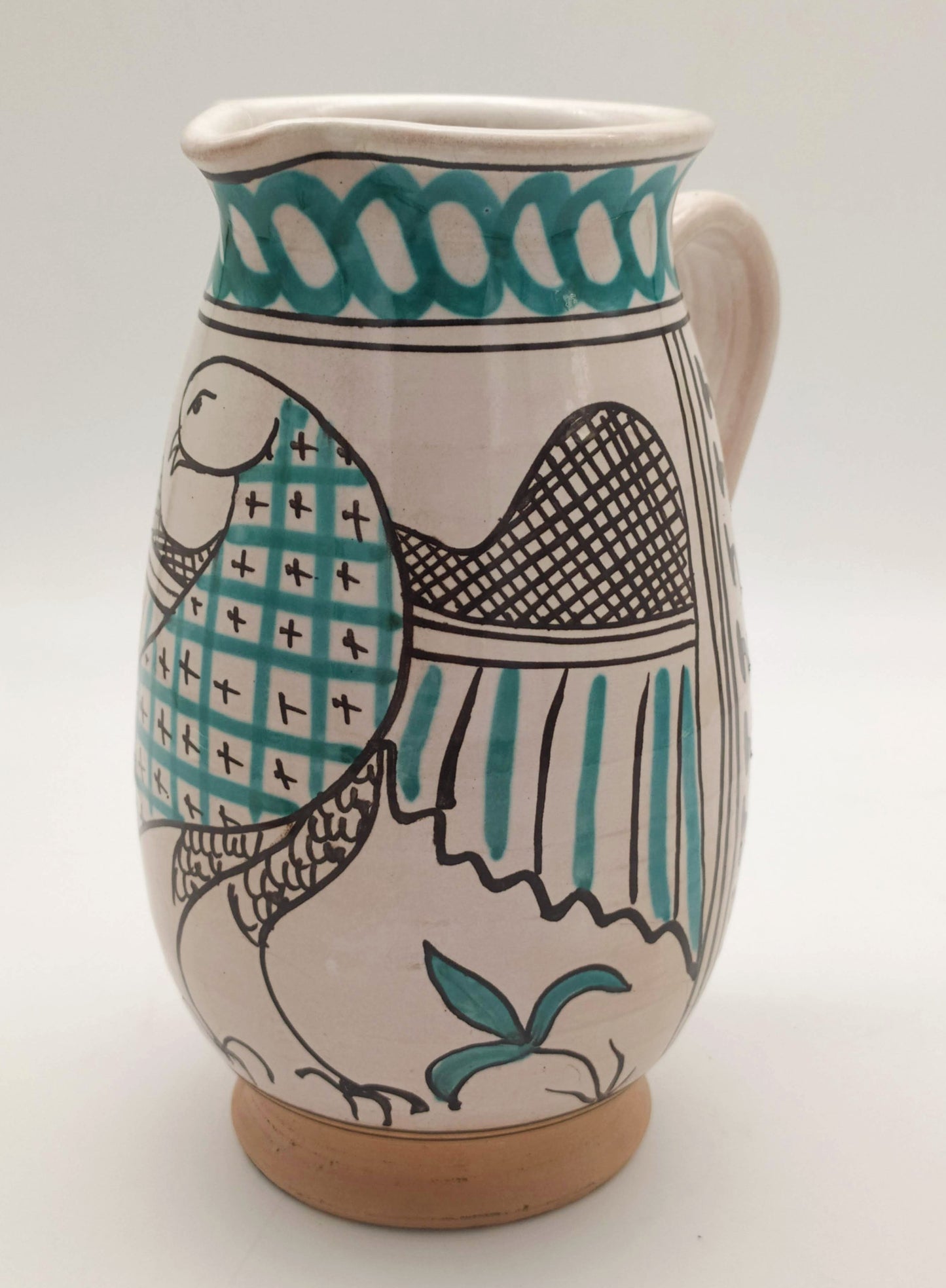 Trilobed pitcher