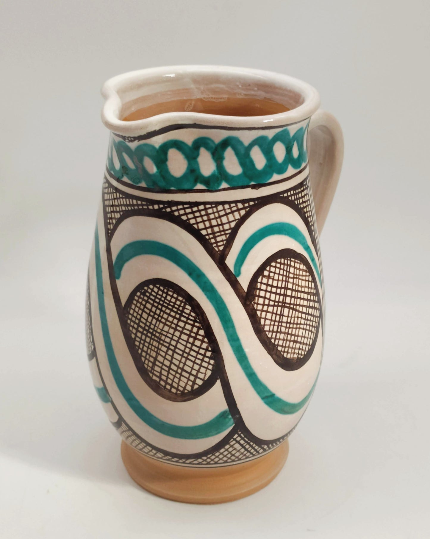 Trilobed pitcher