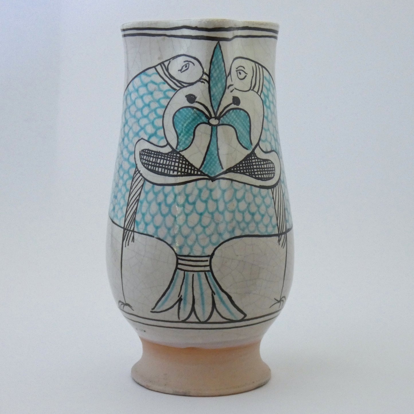 Three-lobed pitcher