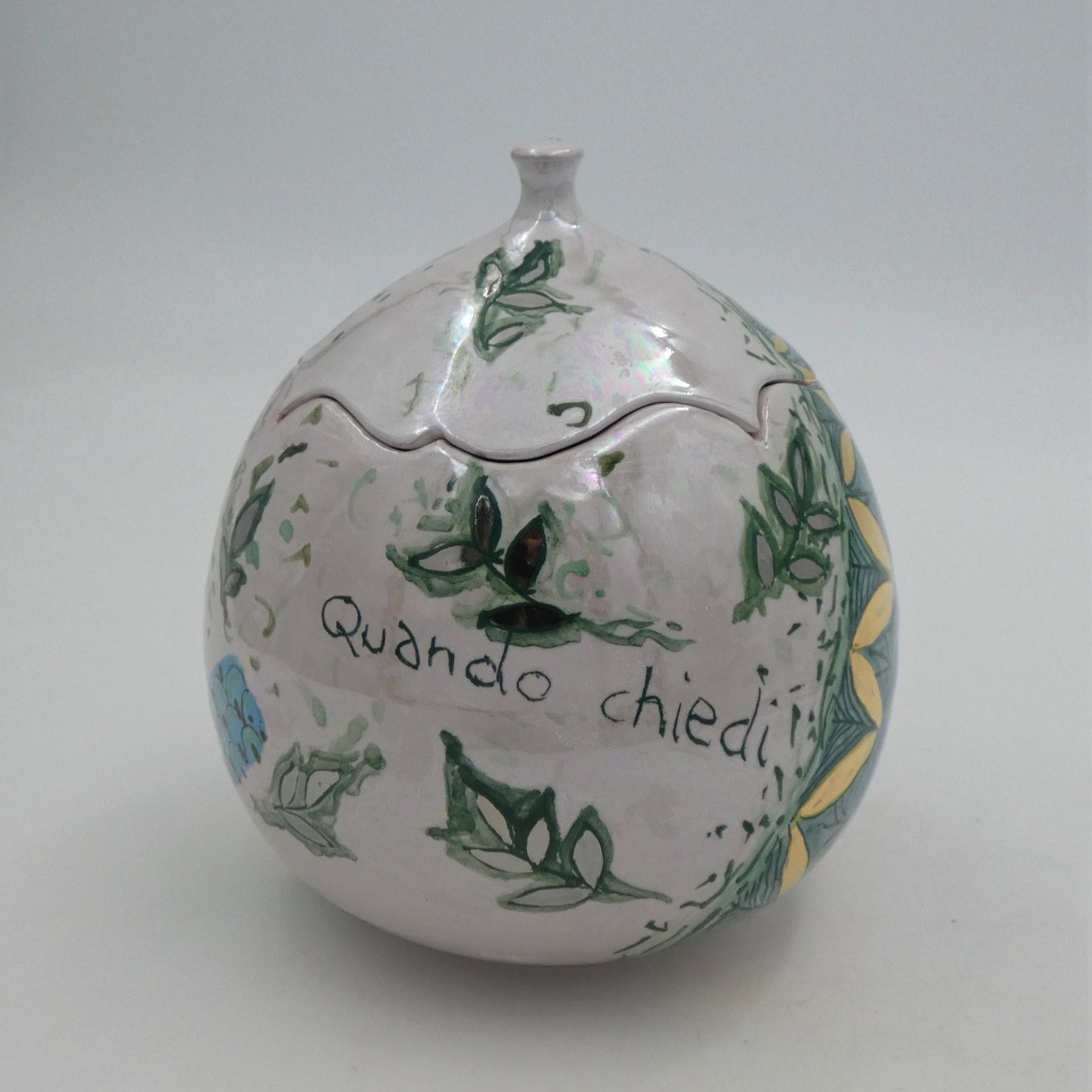 Scatola con coperchio irregolare