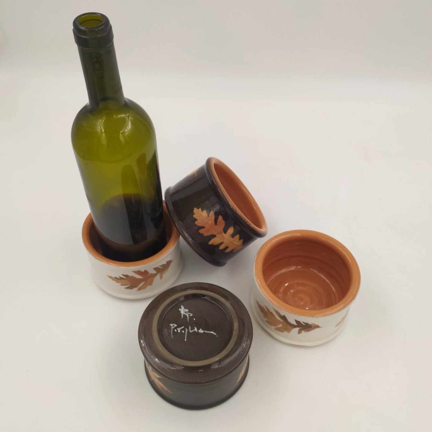 Cylinder bottle coaster