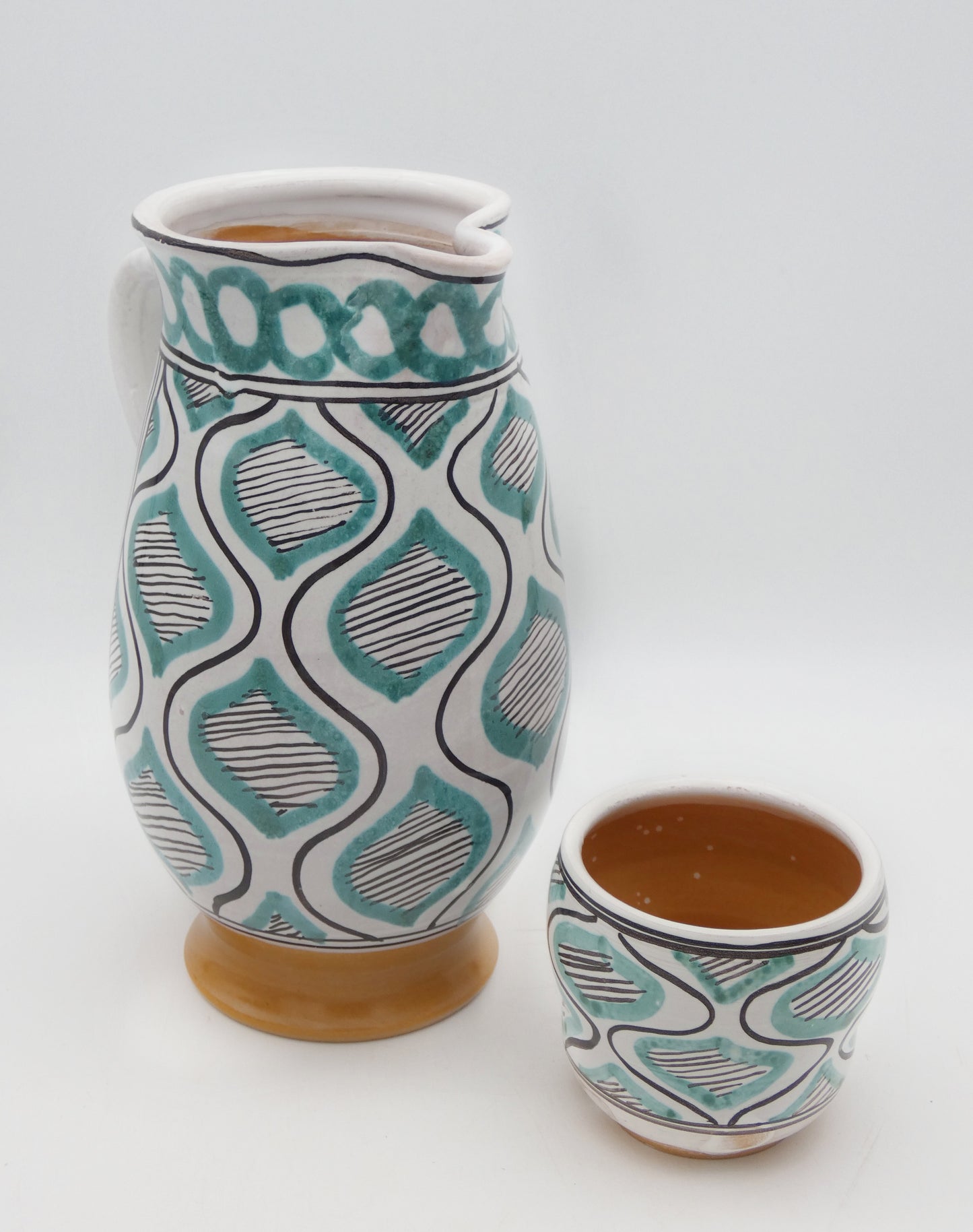 Trilobed pitcher