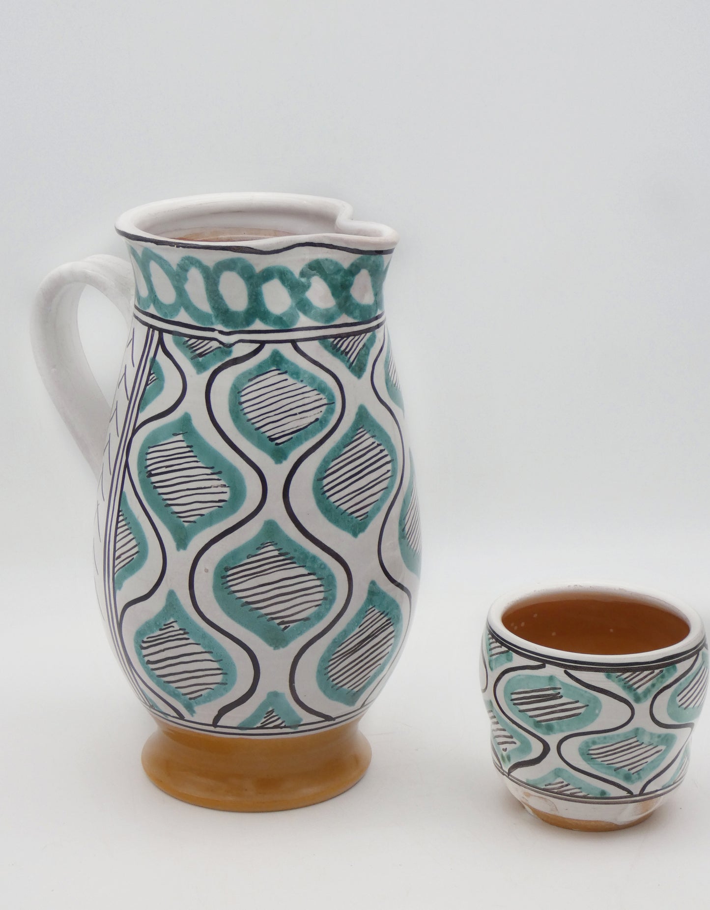 Trilobed pitcher