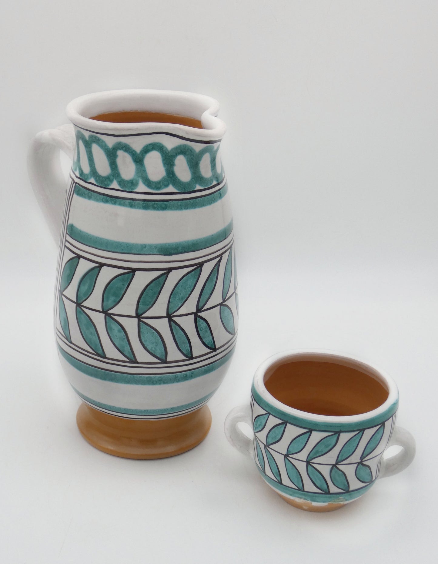 Trilobed pitcher