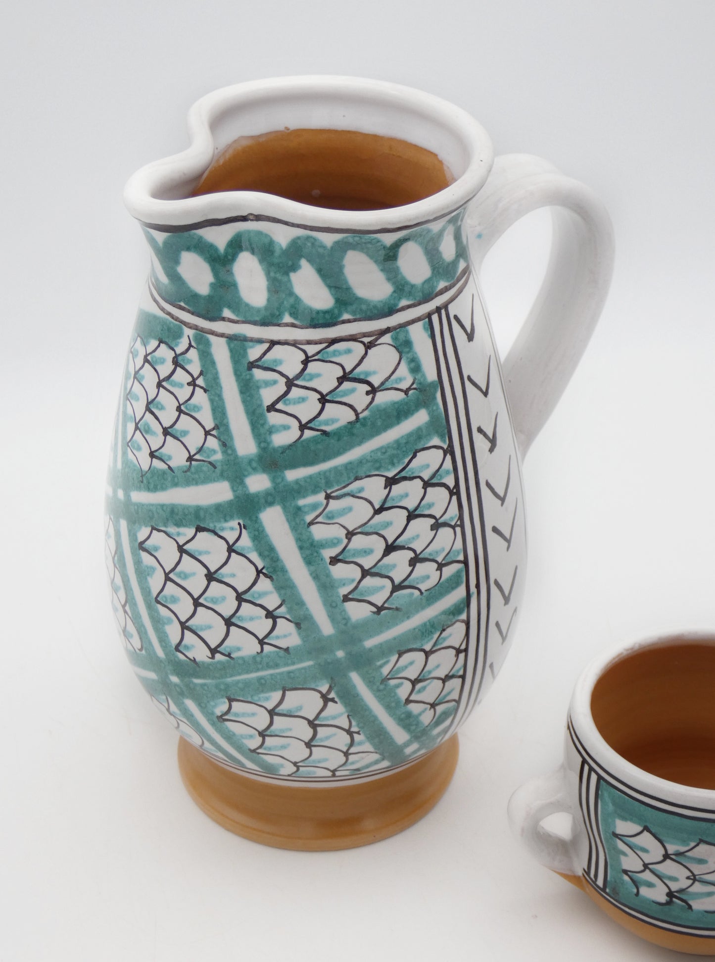 Trilobed pitcher