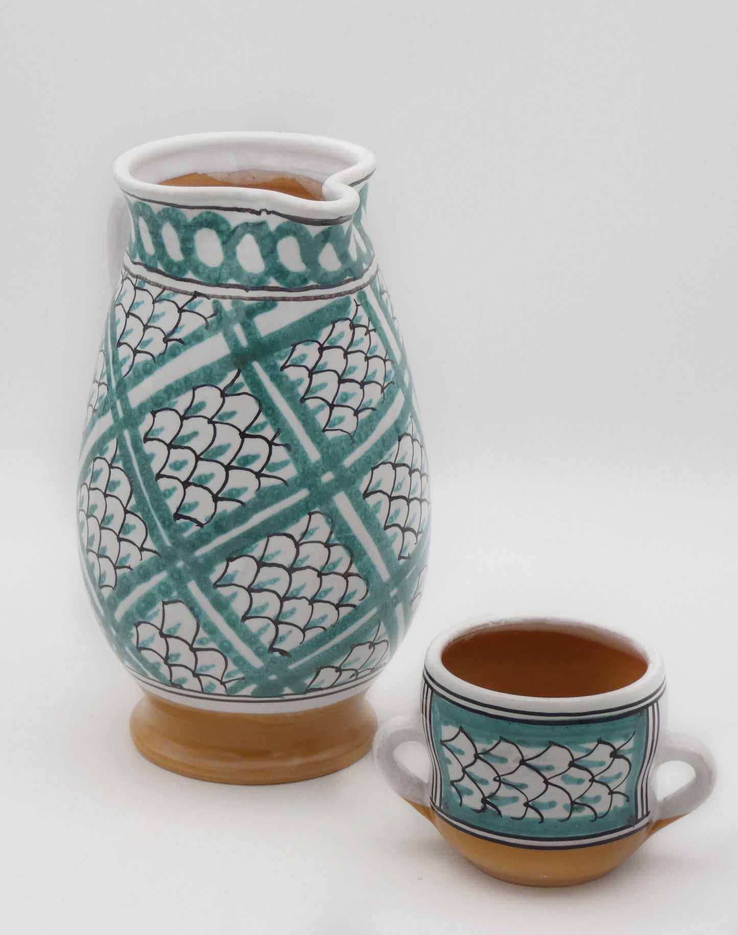 Trilobed pitcher