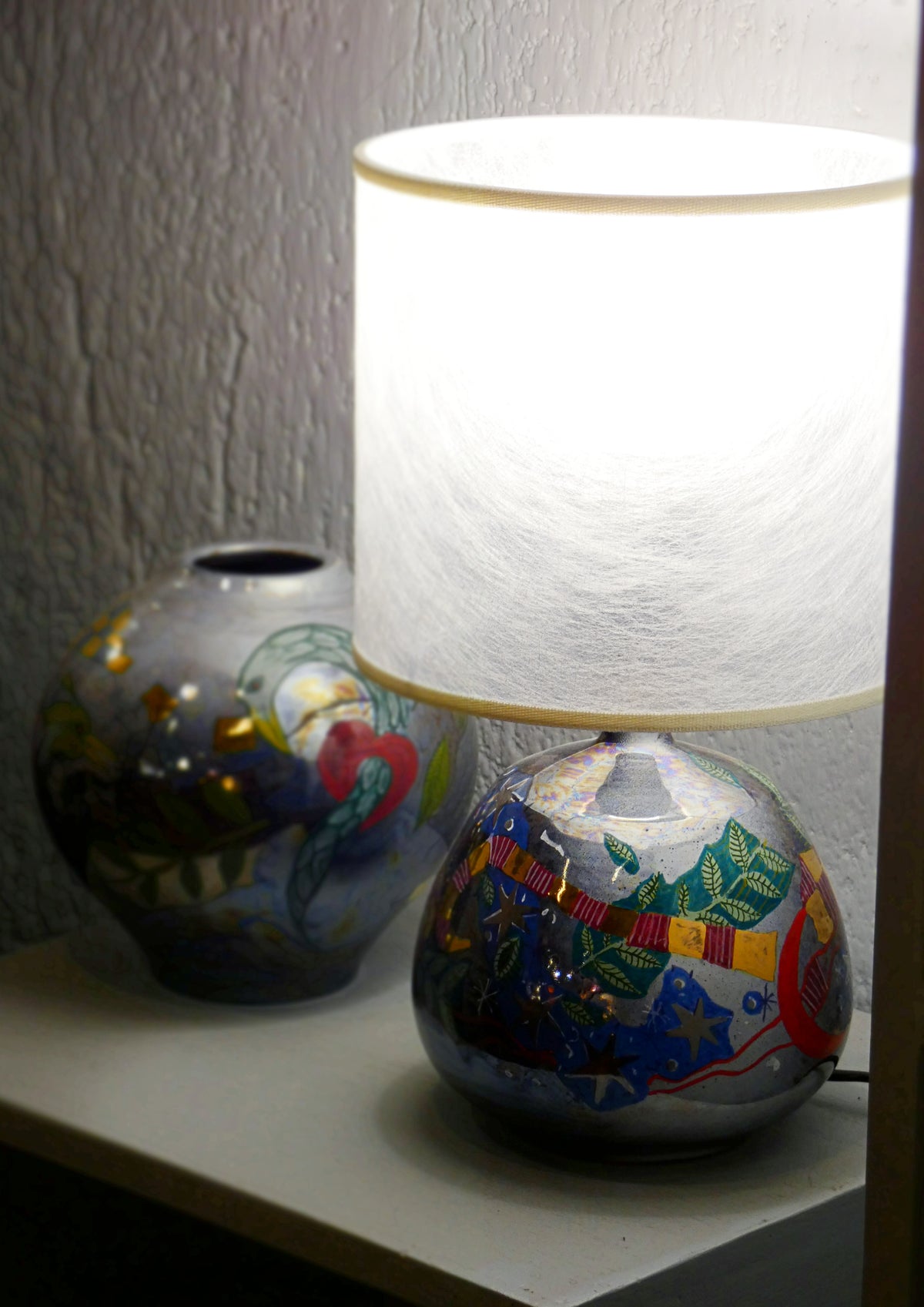 Bauchige Lampe – Lüster, Gold und Platin | Riflessi e Risonanze