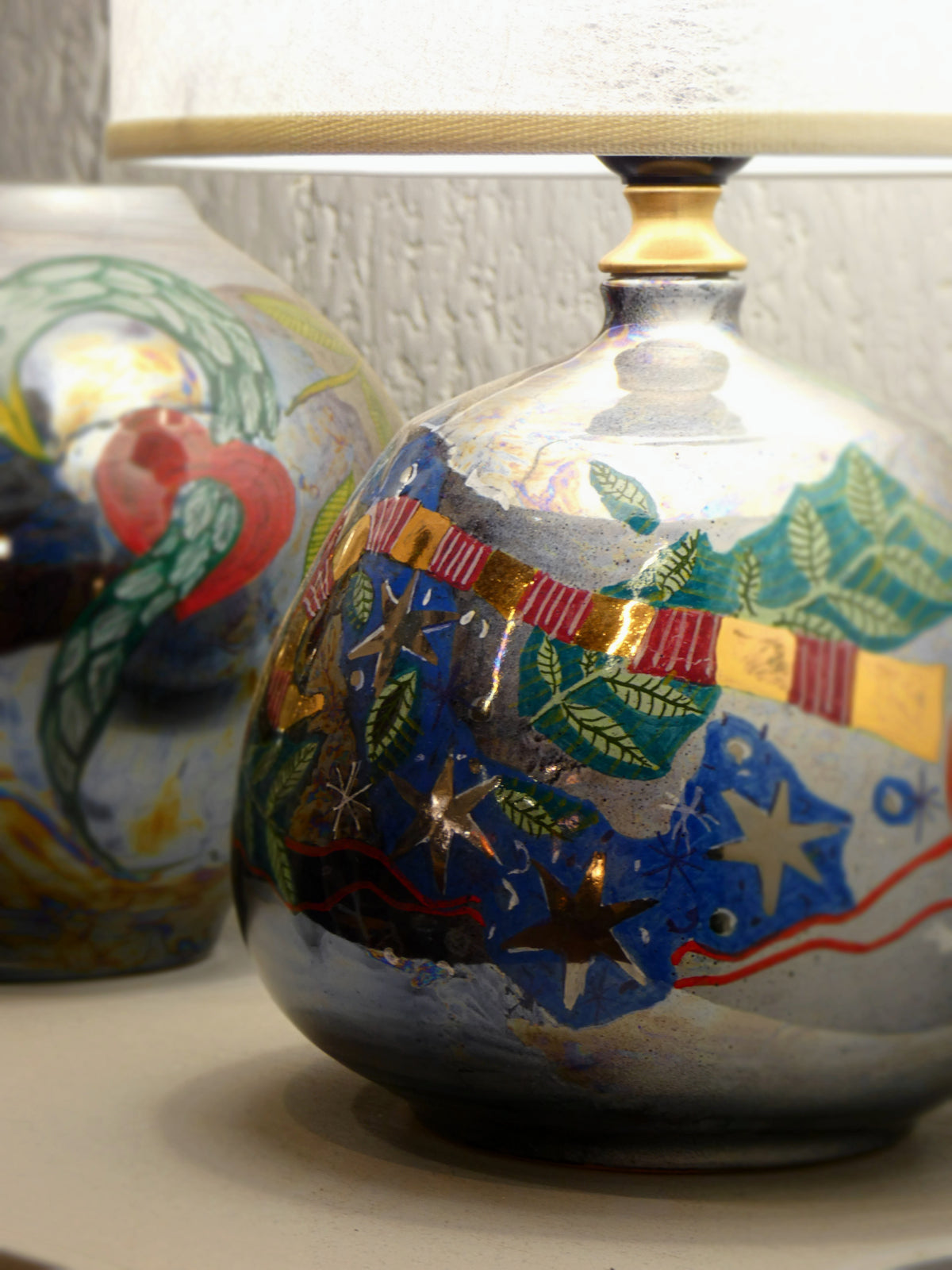 Bauchige Lampe – Lüster, Gold und Platin | Riflessi e Risonanze